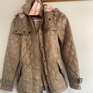 Burberry finsbridge quilted hooded belted jacket